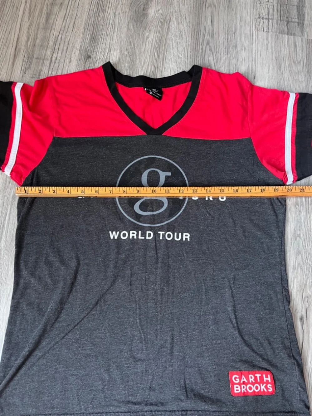 Garth Brooks World Tour V-neck Women’s Shirt XL